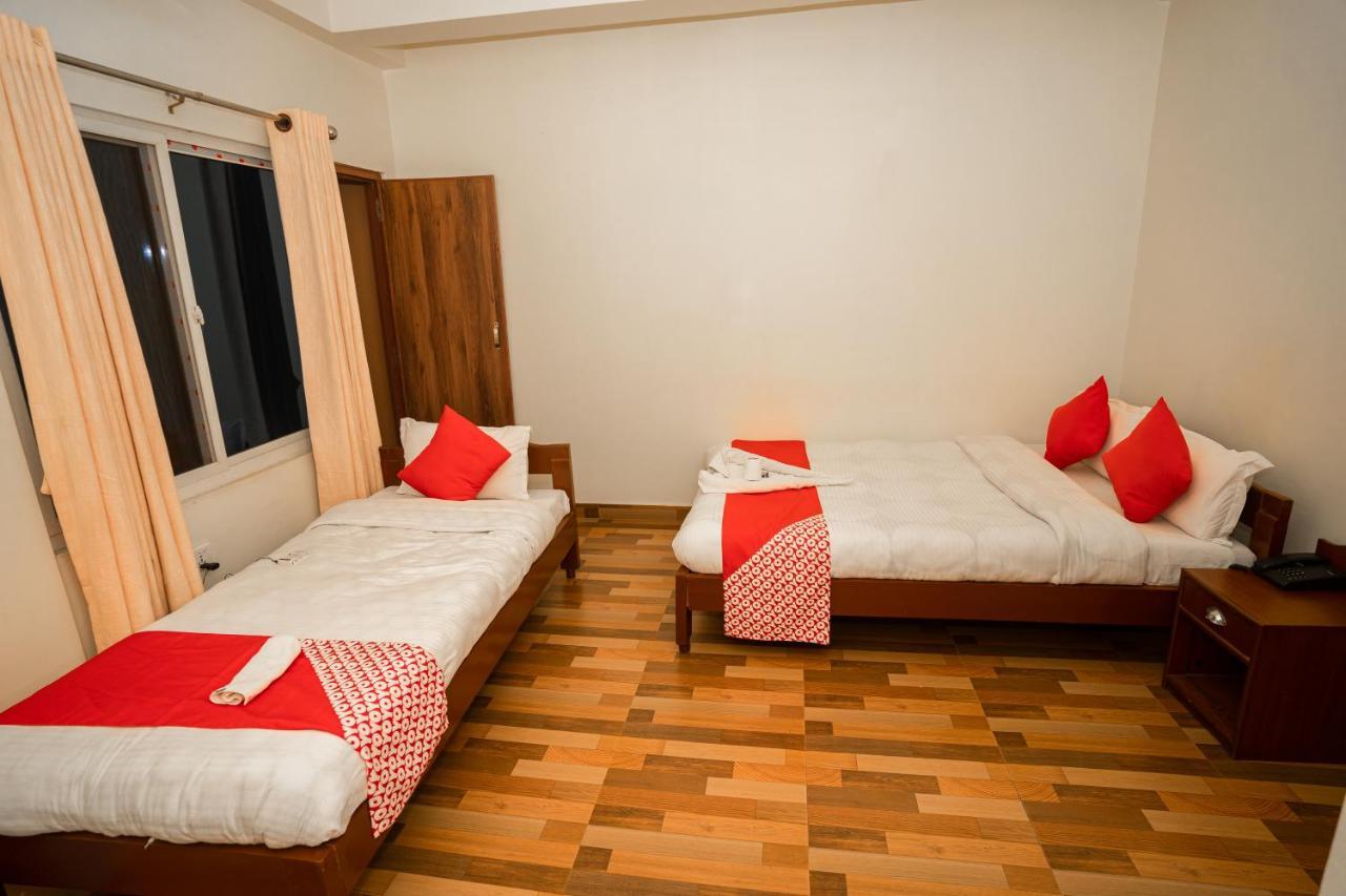 Hotel Dela Mount Покхара Экстерьер фото