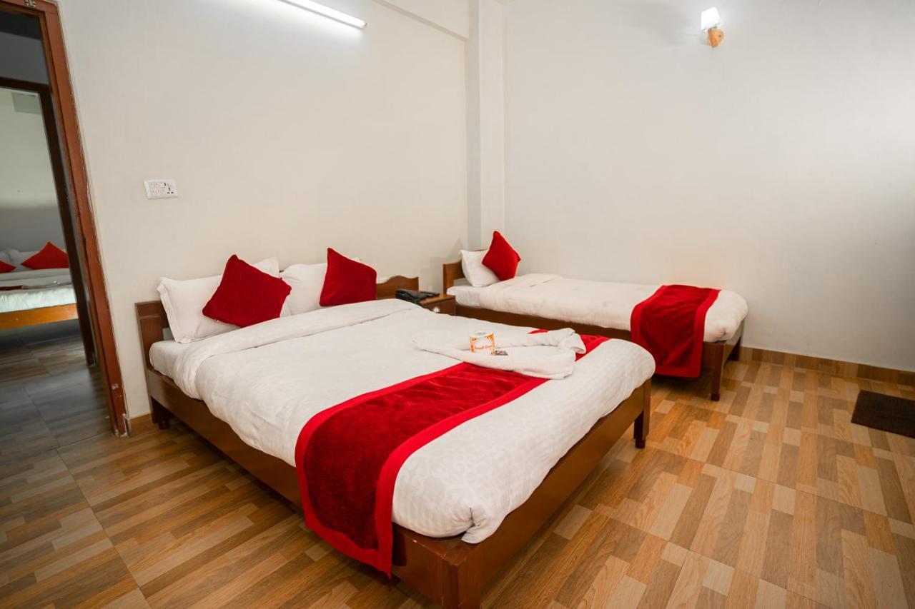 Hotel Dela Mount Покхара Экстерьер фото