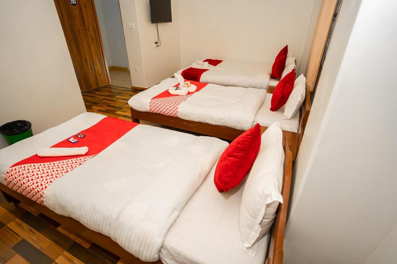 Hotel Dela Mount Покхара Экстерьер фото